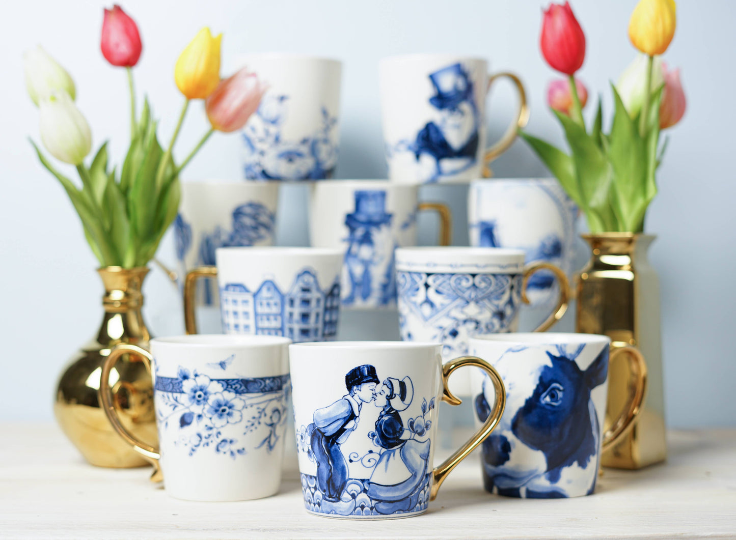 Tasse aus Majolika-Gold