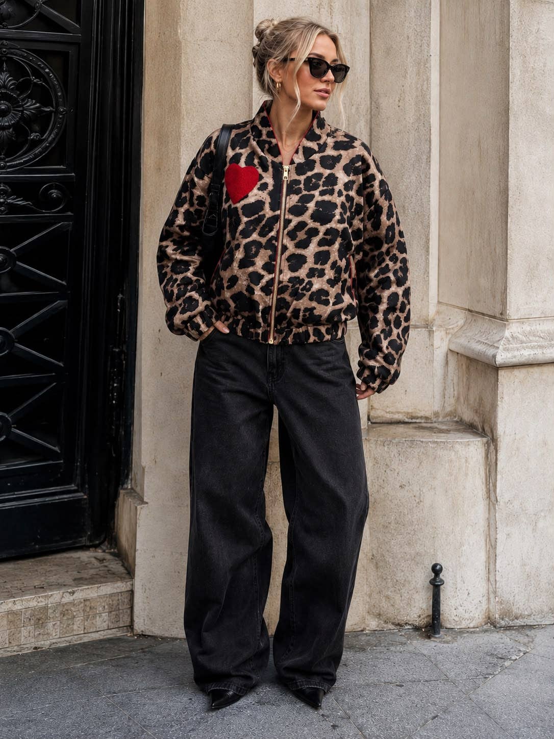 OVERSIZE-LEOPARDEN-BOMBER MIT REISSVERSCHLUSS UND KONTRASTIERENDEM HERZ – DIE STATEMENT-JACKE (Kopie): LEOPARD / S