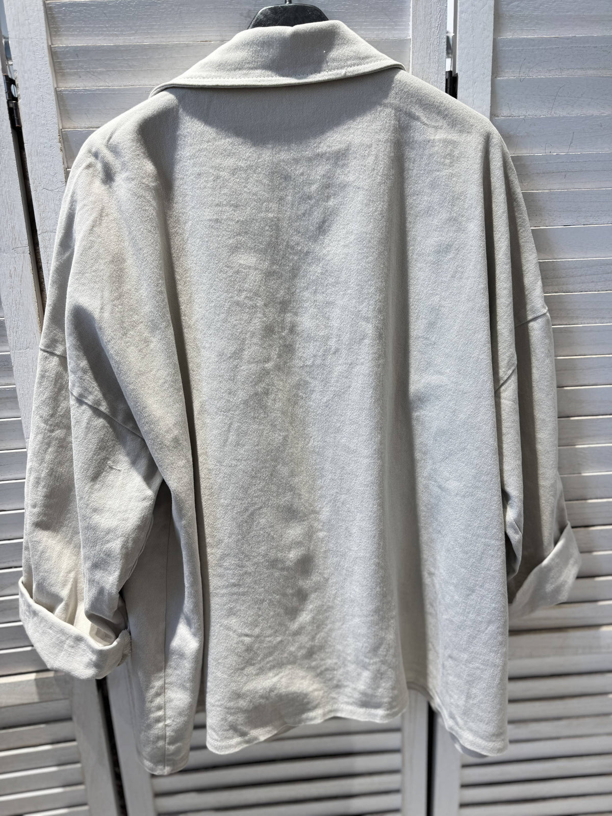 Bestickte Damenjacke mit Taschen: Beige / Taille unique