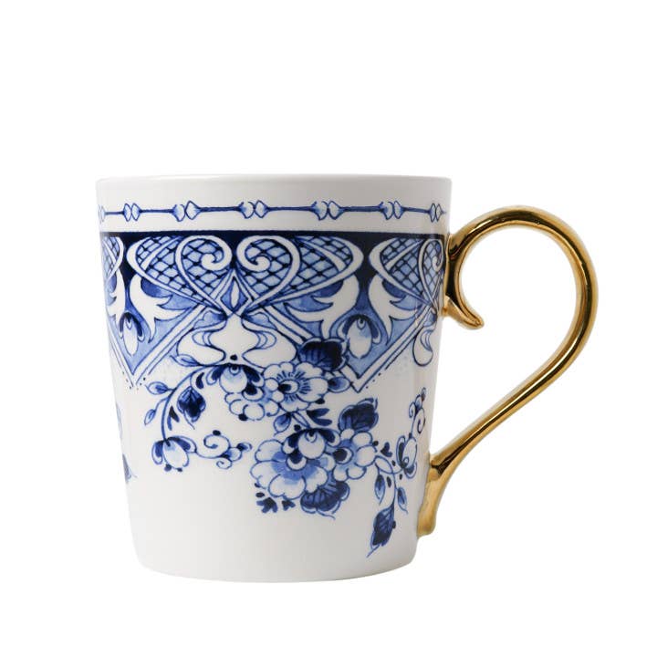 Tasse aus Majolika-Gold
