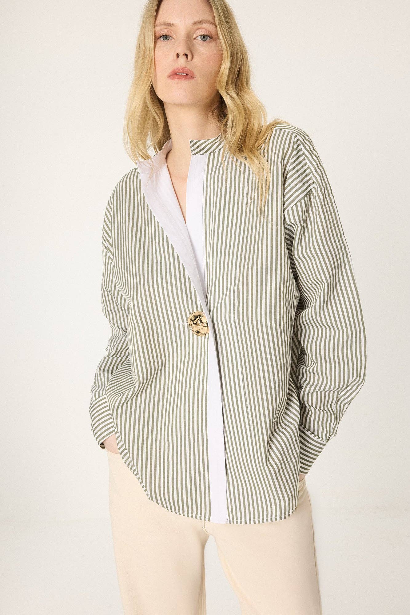 Gestreifte Tunika mit Knopfdetail – Locker geschnittenes Longline-Shirt: Grün / S