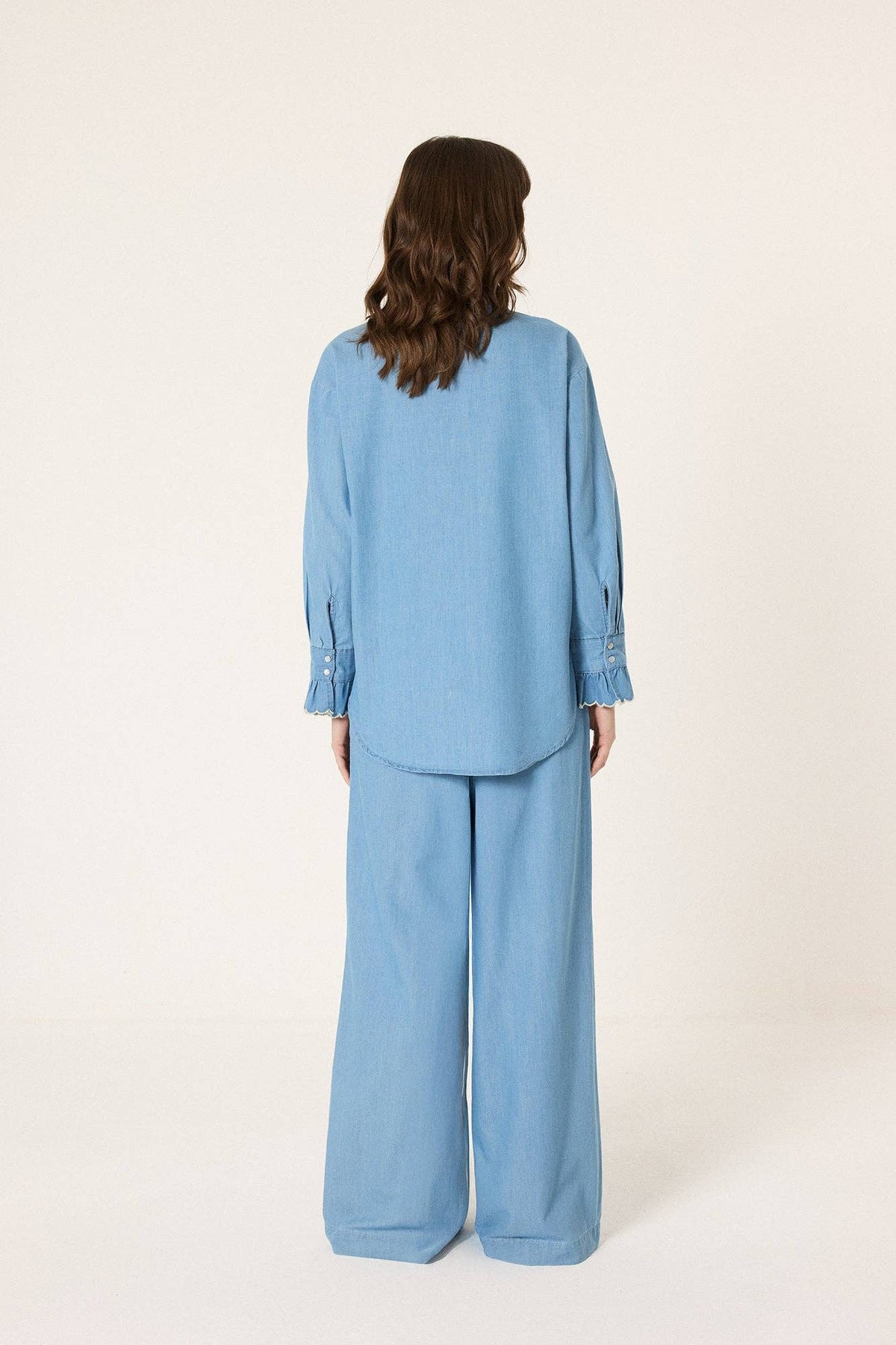 Baumwollbluse mit Muschelmanschetten – locker sitzende, zum Knöpfen: Icy Blue / S