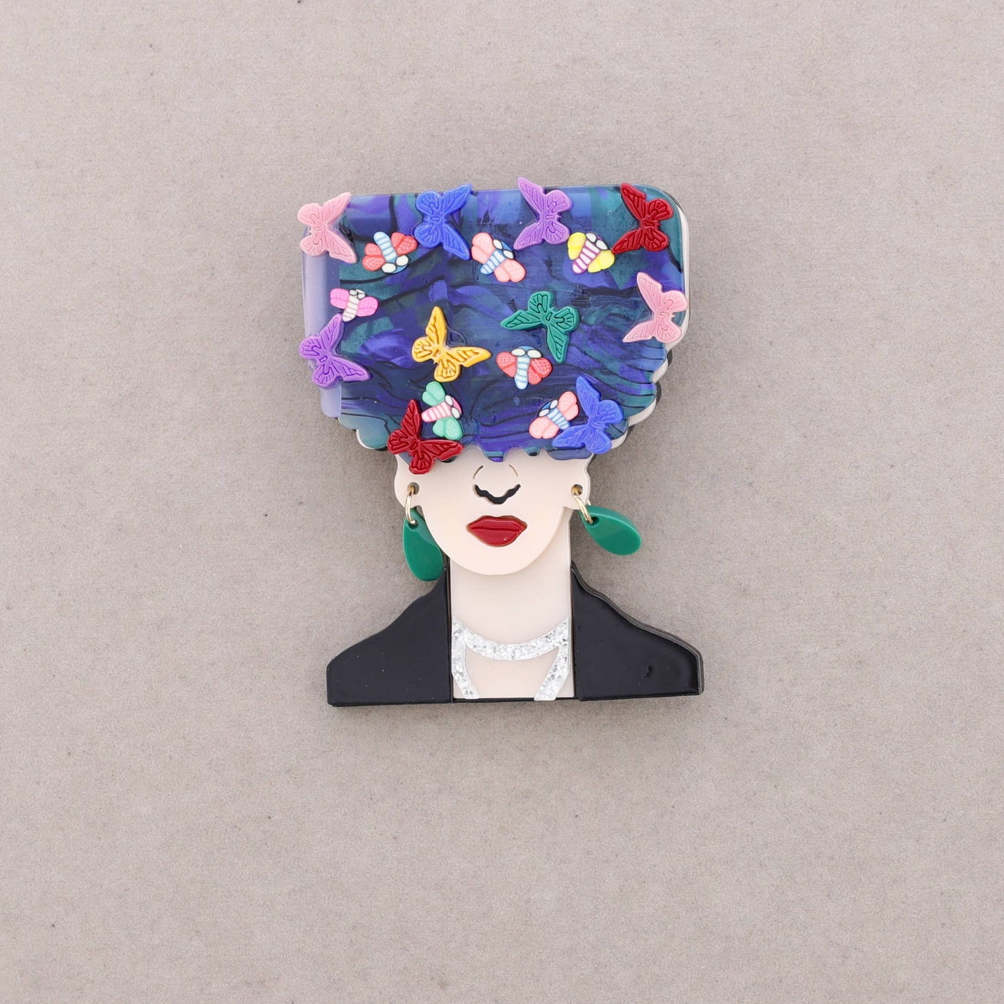 Frida Spring Brosche aus Kunstharz: Kombiniert 1