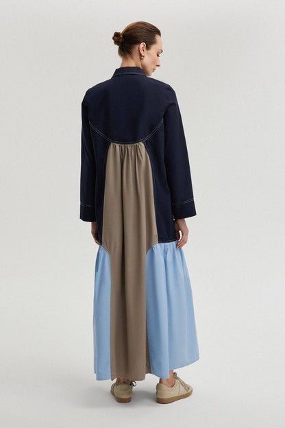 Maxikleid mit Kragen im Colorblock-Design aus Baumwollmischung: Navy Blau / 36