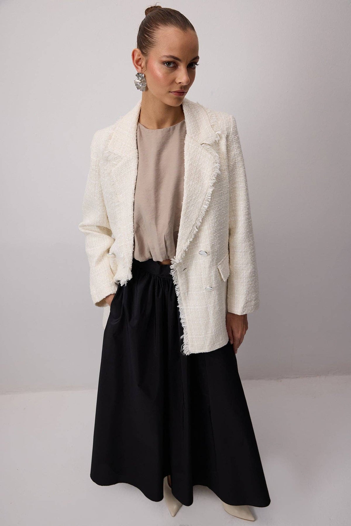 TWEEDJACKE MIT FRANSEN: Ecru / M