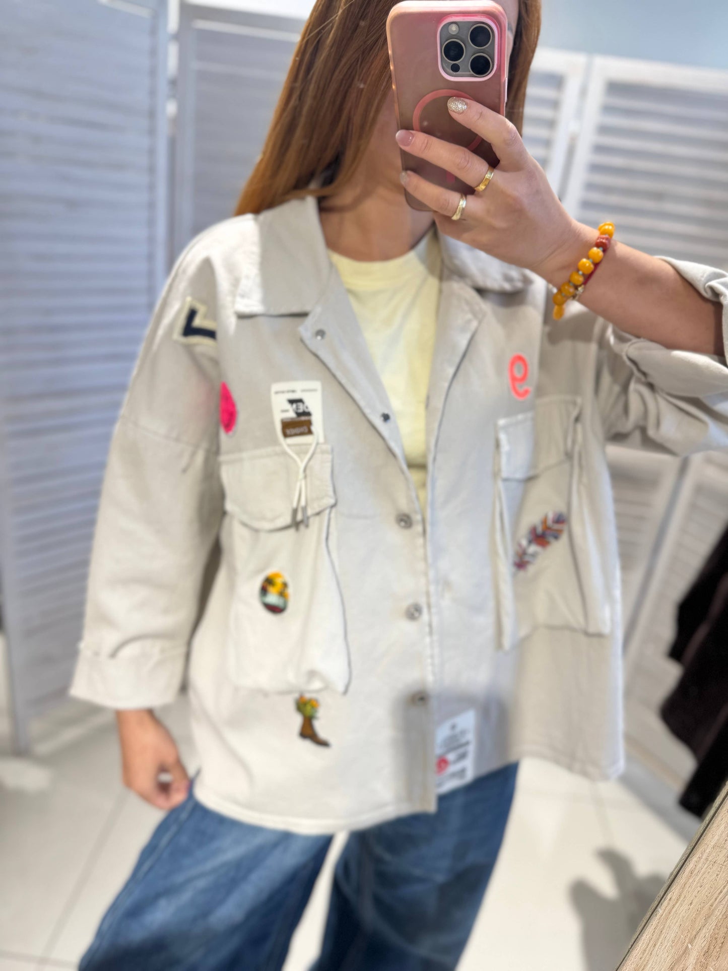 Bestickte Damenjacke mit Taschen: Beige / Taille unique