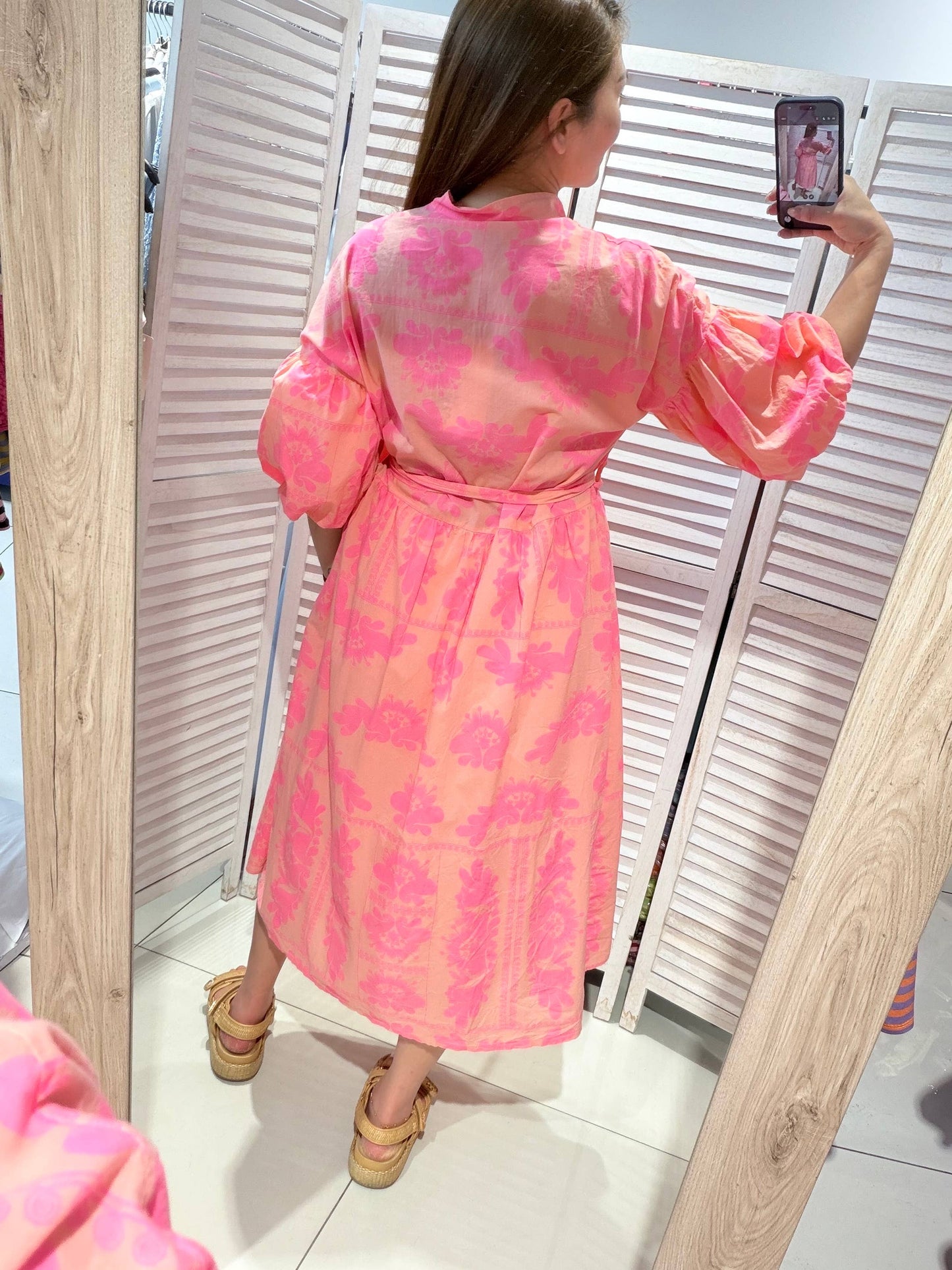 Bedrucktes Baumwollkleid mit Knöpfen: Rosa / SIE