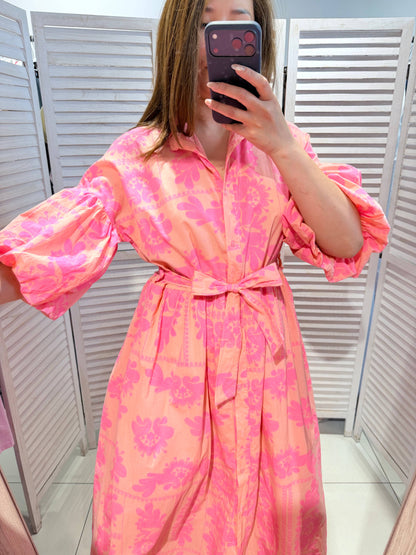 Bedrucktes Baumwollkleid mit Knöpfen: Rosa / SIE