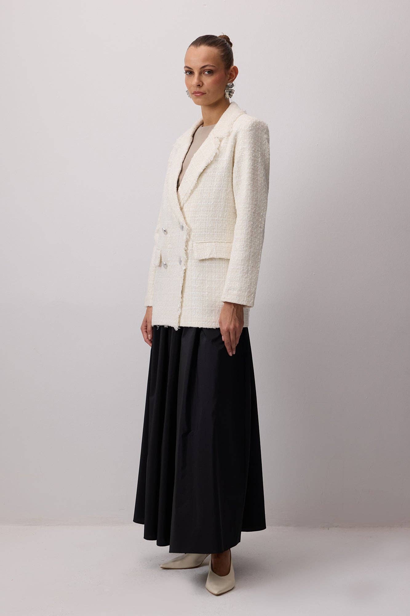 TWEEDJACKE MIT FRANSEN: Ecru / S