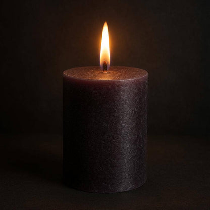 Dunkellila Sempre rustikale Stumpenkerzen 8x10cm