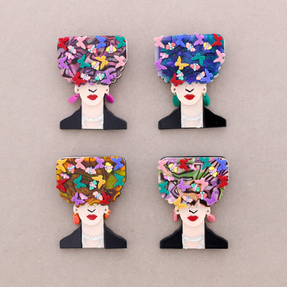 Frida Spring Brosche aus Kunstharz: Kombiniert 1