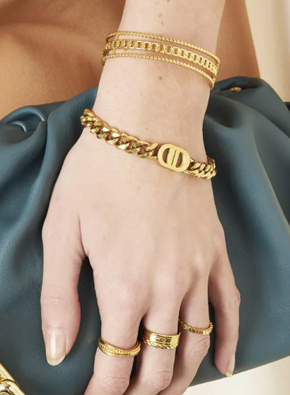 Edelstahlarmband mit doppeltem D in 14 Karat Gold plattiert