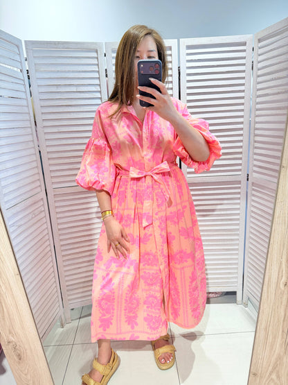 Bedrucktes Baumwollkleid mit Knöpfen: Rosa / SIE