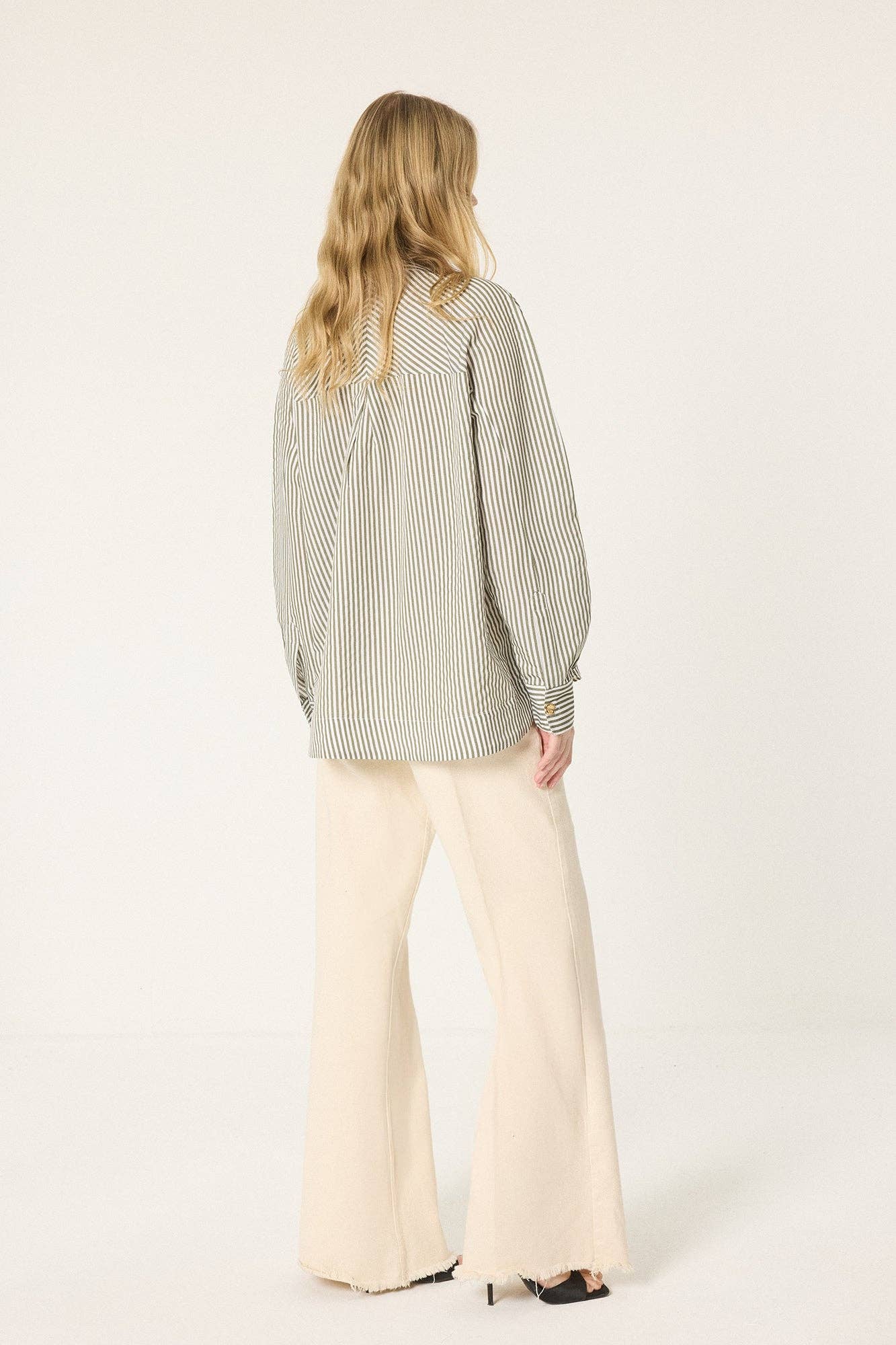 Gestreifte Tunika mit Knopfdetail – Locker geschnittenes Longline-Shirt: Grün / S