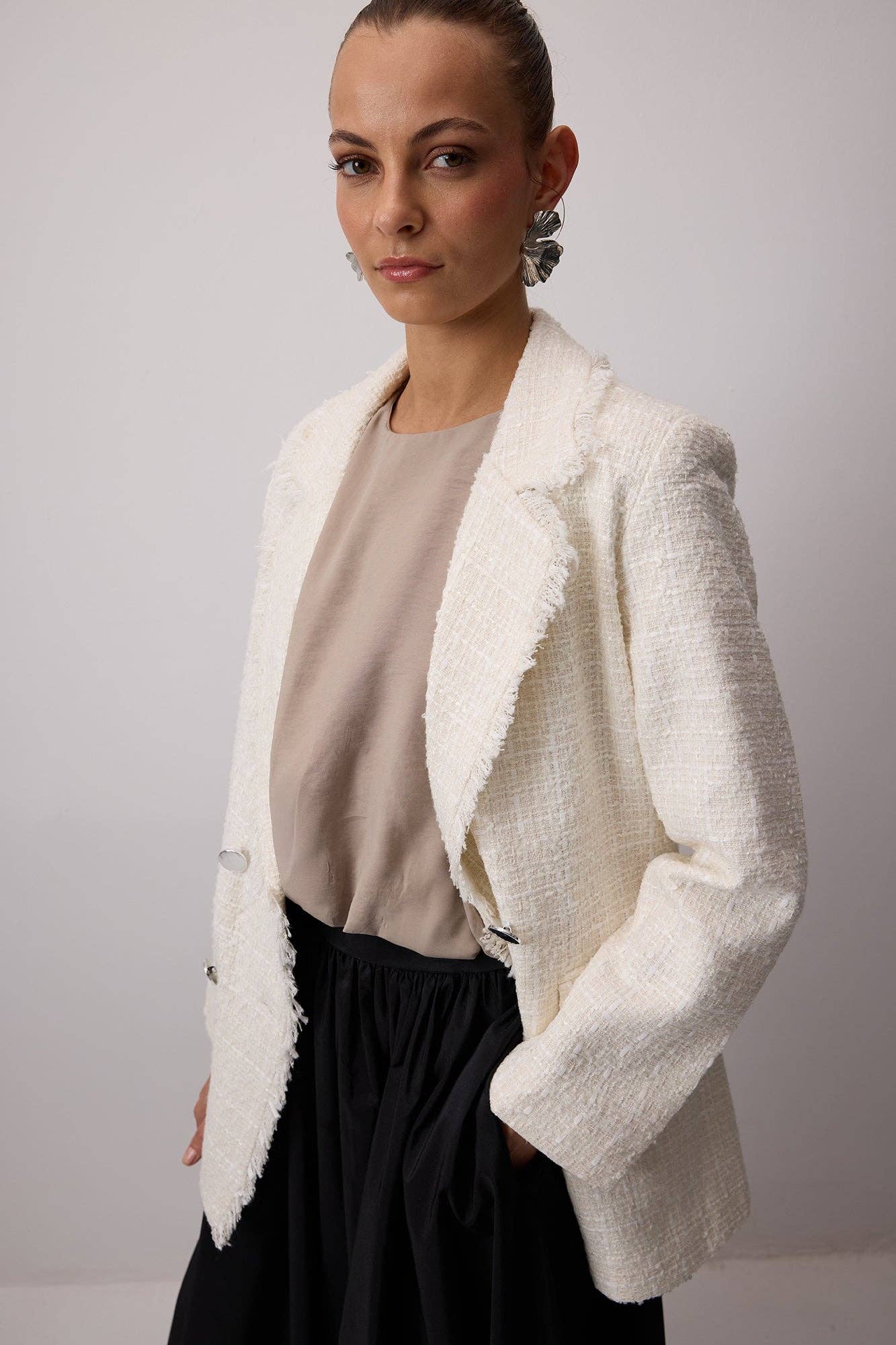 TWEEDJACKE MIT FRANSEN: Ecru / M
