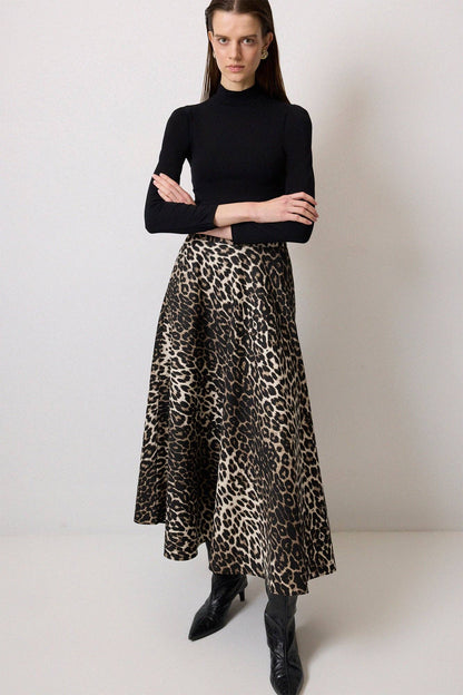 Ein Rock aus gemusterter Gabardine: Leopar / M