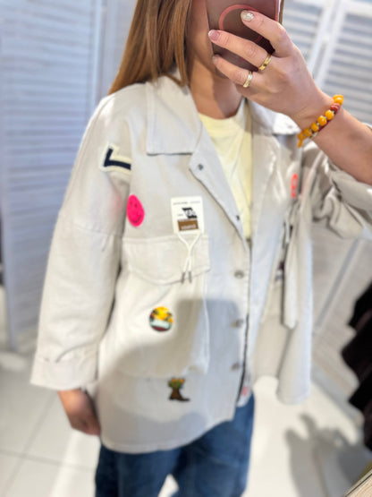 Bestickte Damenjacke mit Taschen: Beige / Taille unique