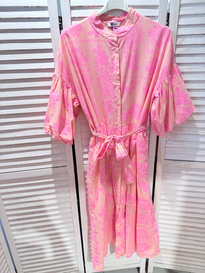 Bedrucktes Baumwollkleid mit Knöpfen: Rosa / SIE