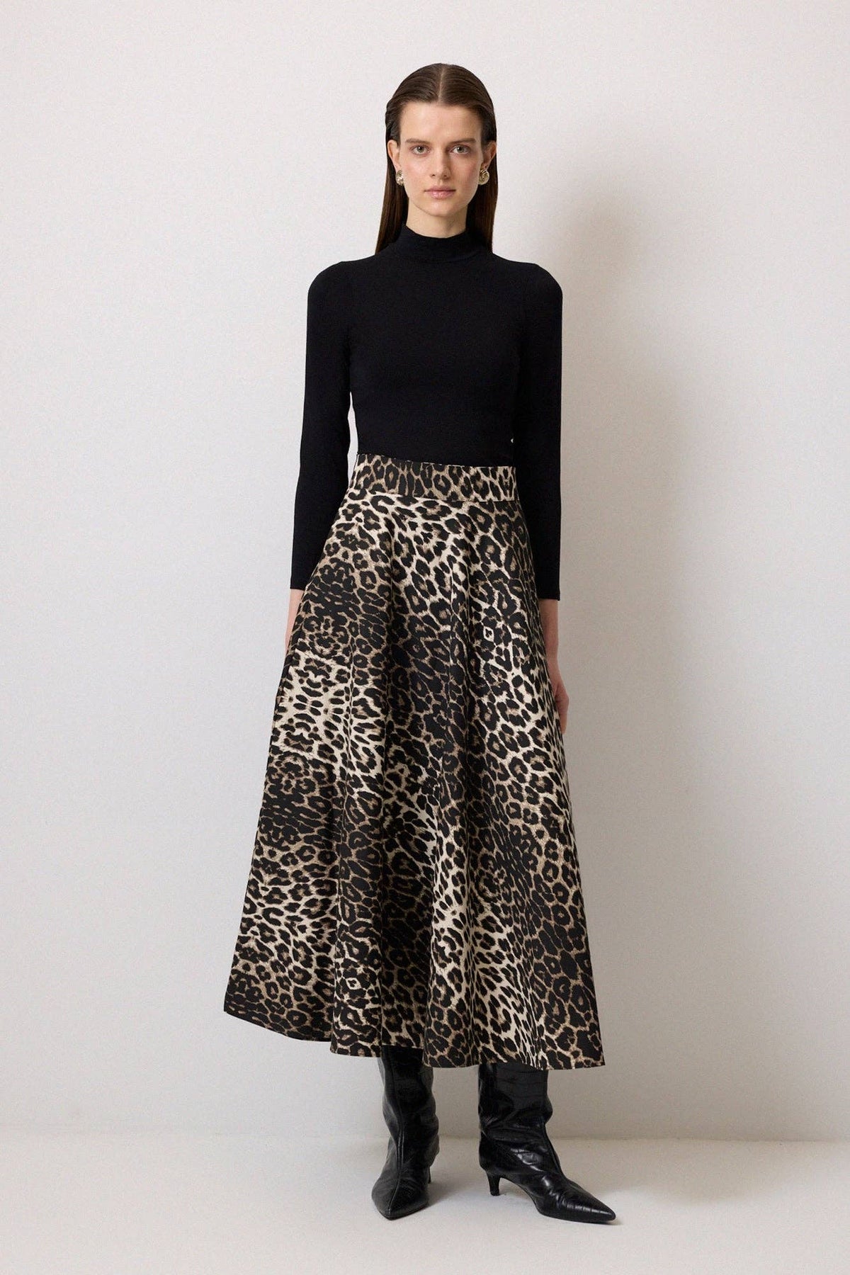 Ein Rock aus gemusterter Gabardine: Leopar / L