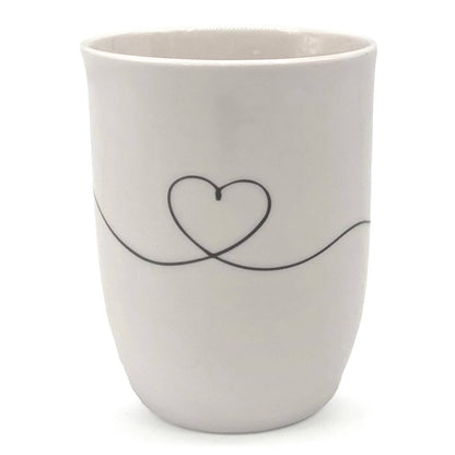 Tasse mit Henkel "Herz geschwungen" anthrazit