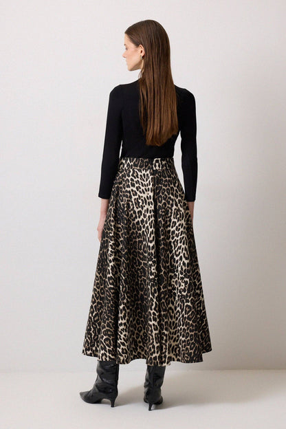 Ein Rock aus gemusterter Gabardine: Leopar / M