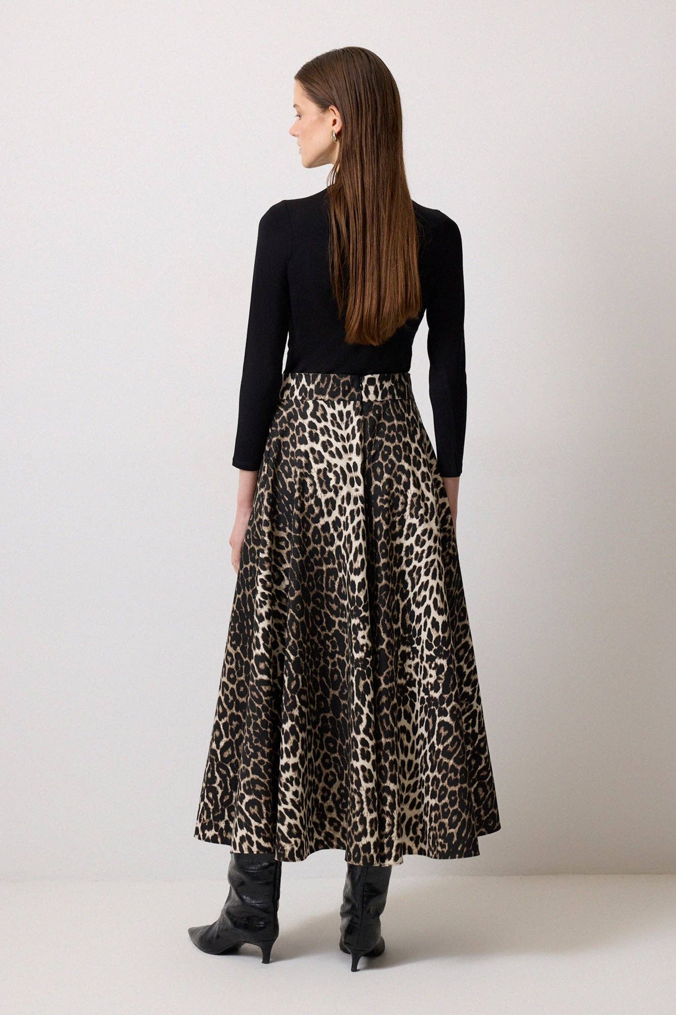 Ein Rock aus gemusterter Gabardine: Leopar / L