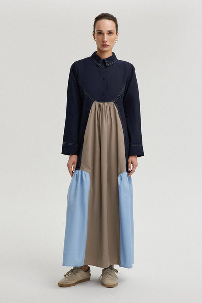 Maxikleid mit Kragen im Colorblock-Design aus Baumwollmischung: Navy Blau / 36